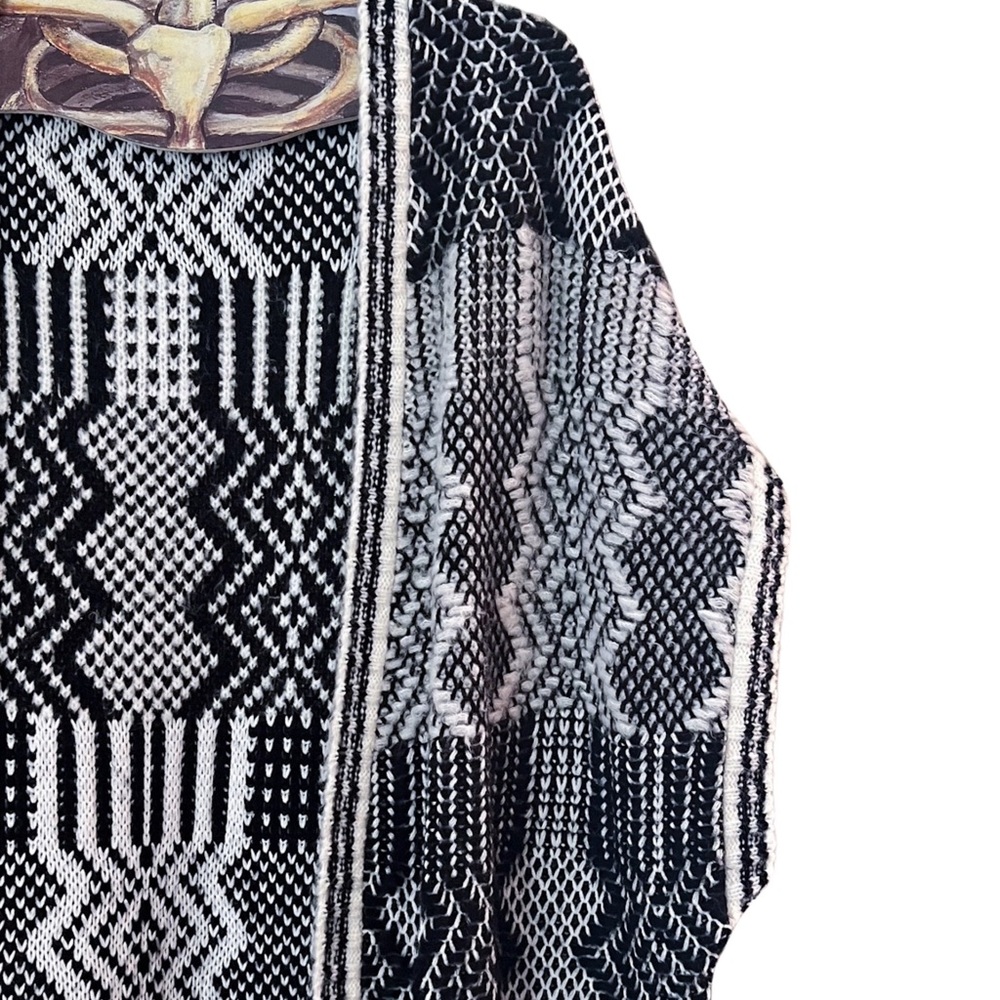 EUC ☕️ ASOS long knit cardigan / cape in black and white pattern. - Picture 6 of 10
